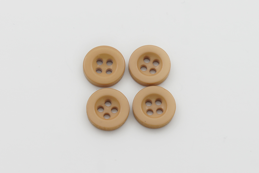 Гудзик 11 мм Mertbutton 4 отвори однотонний бежевий золотистий