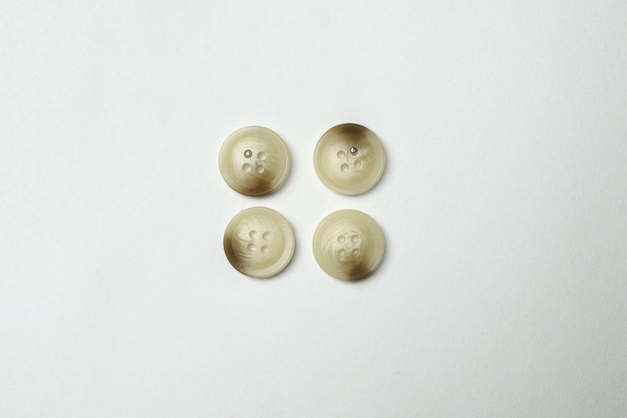 Гудзик 15 мм Mertbutton 4 отвори класичний бежевий