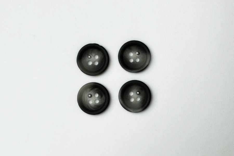 Гудзик 15 мм Mertbutton 4 отвори класичний різнокольоровий 2607-24-4