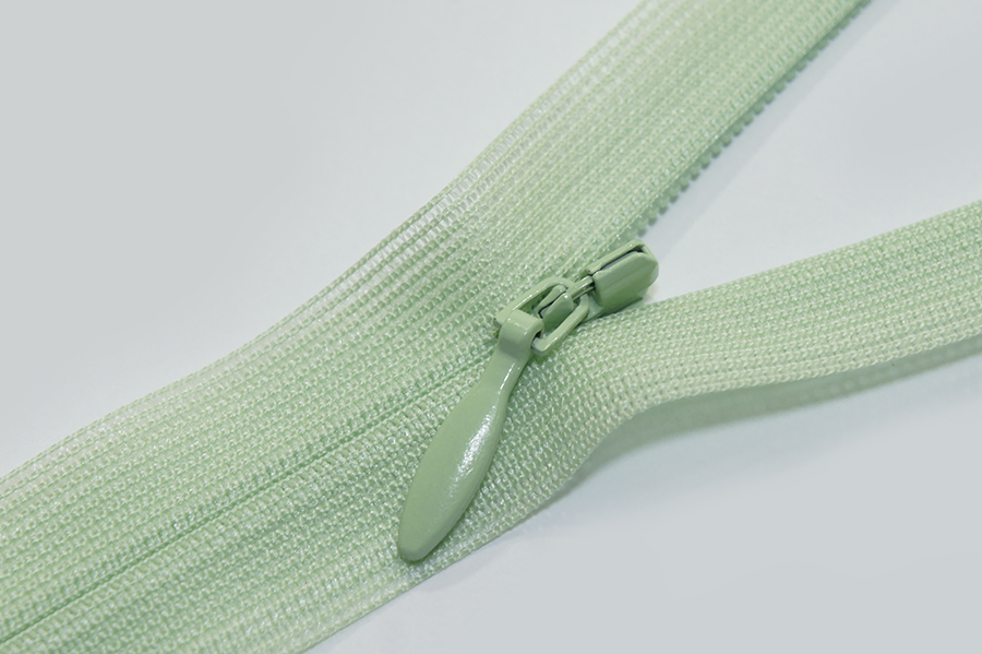 Блискавка YKK Тип 2 салатовий блідий 20 см