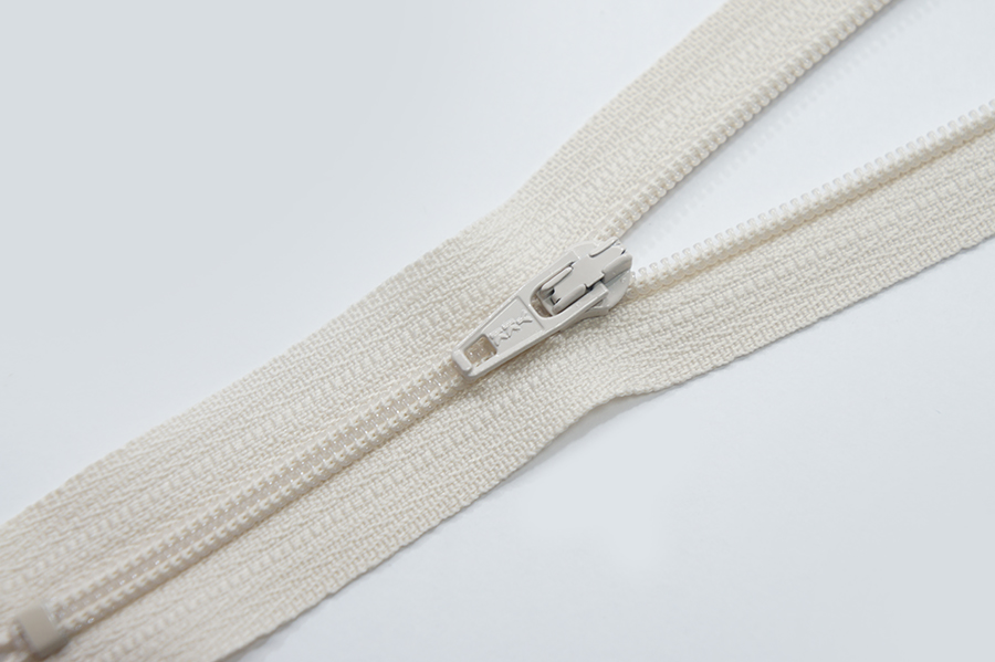 Блискавка YKK Тип 3 молочний 18 см CFC-18-031-DA