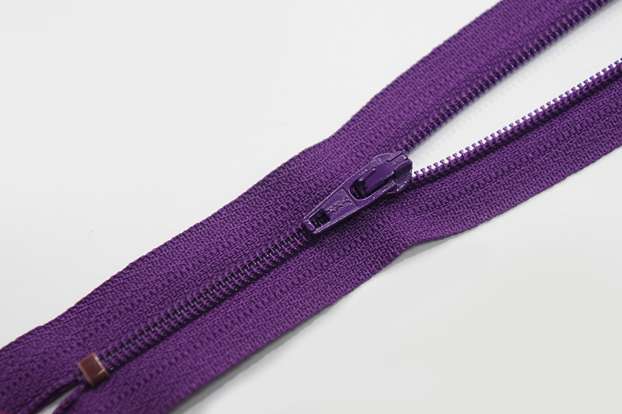 Блискавка YKK Тип 3 бузковий темний 18 см