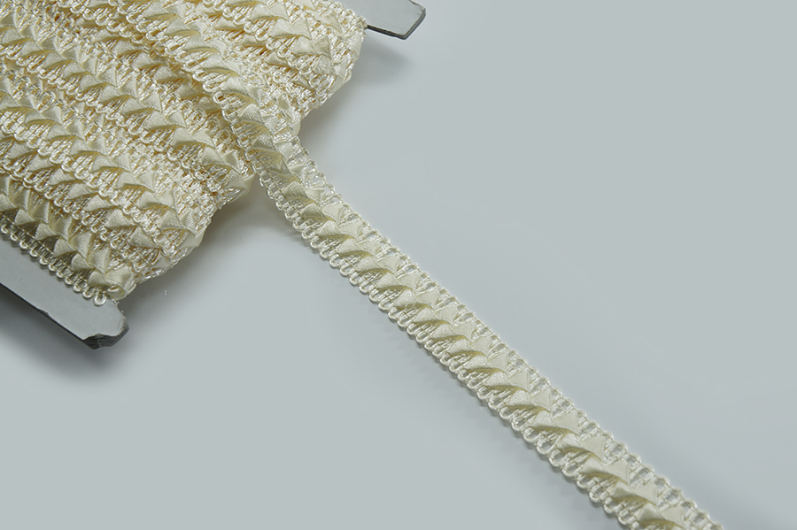 Тасьма самоса 18 мм MH молочний яскравий