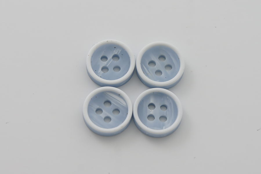 Гудзик 11 мм Mertbutton 4 отвори матовий блакитний світлий