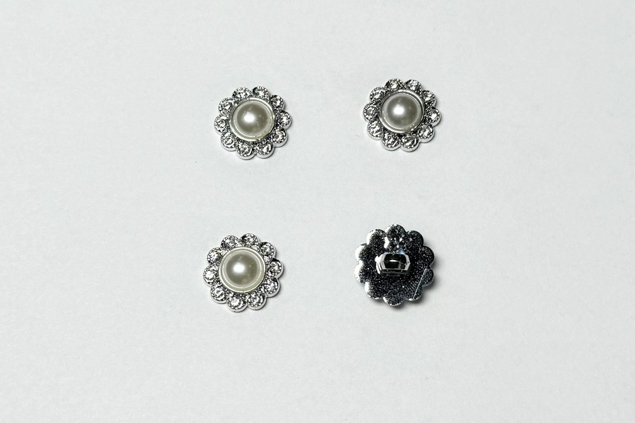 Гудзик на ніжці 15 мм Mertbutton металізований срібло BR-665-24-silver