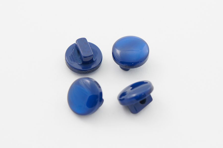 Гудзик на ніжці 10 мм Mertbutton перламутр електрик яскравий