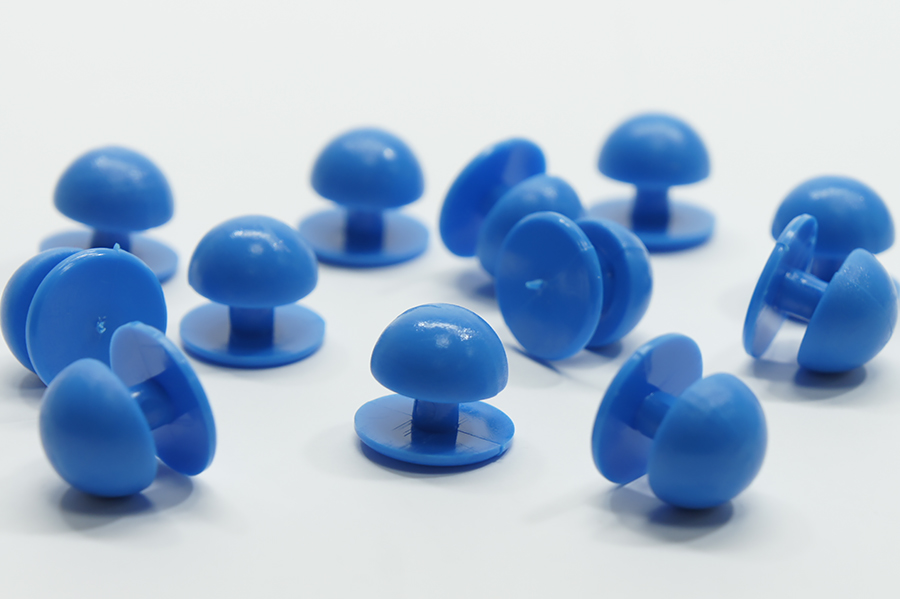 Гудзик на ніжці 14 мм пластик блакитний яскравий