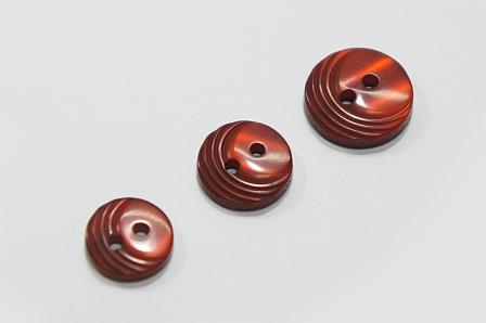 Гудзик 15 мм Mertbutton 2 отвори перламутр червоний темний 4013
