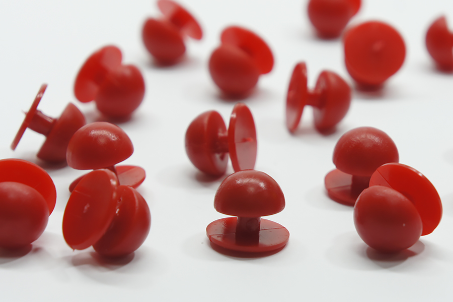 Гудзик на ніжці 14 мм пластик червоний