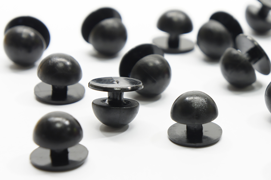 Гудзик на ніжці 14 мм пластик чорний