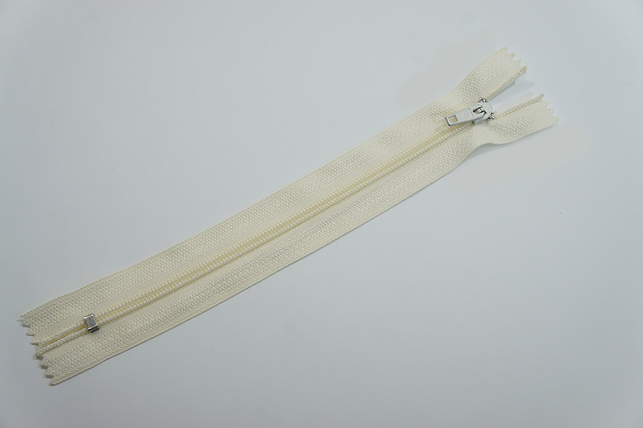 Блискавка MH Тип 4 молочний 18 см 4NCE-018-0000-0031