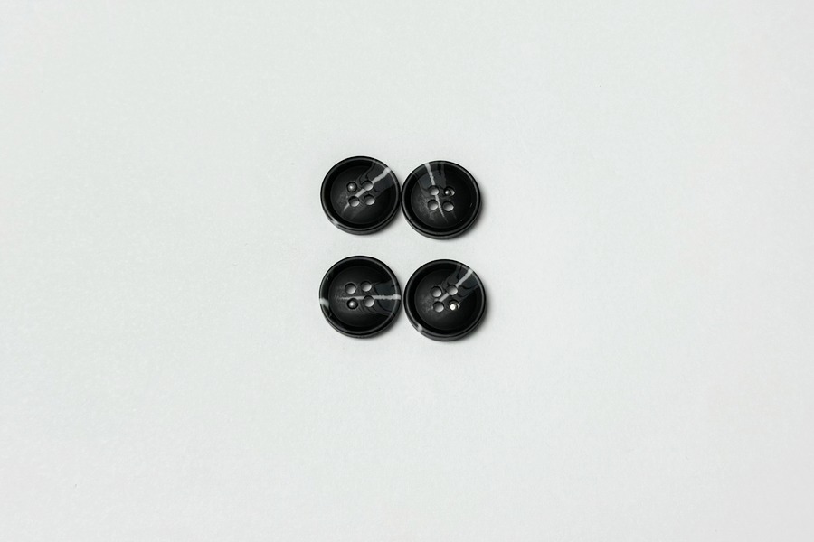 Гудзик Mertbutton класичний чорний 15 мм 4 отвори
