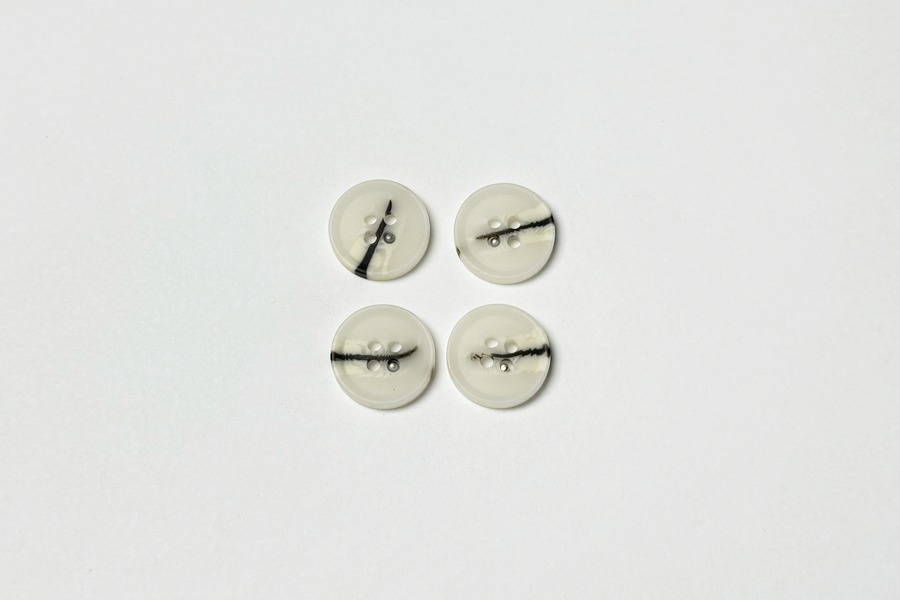 Гудзик Mertbutton класичний молочний кремовий 18 мм 4 отвори