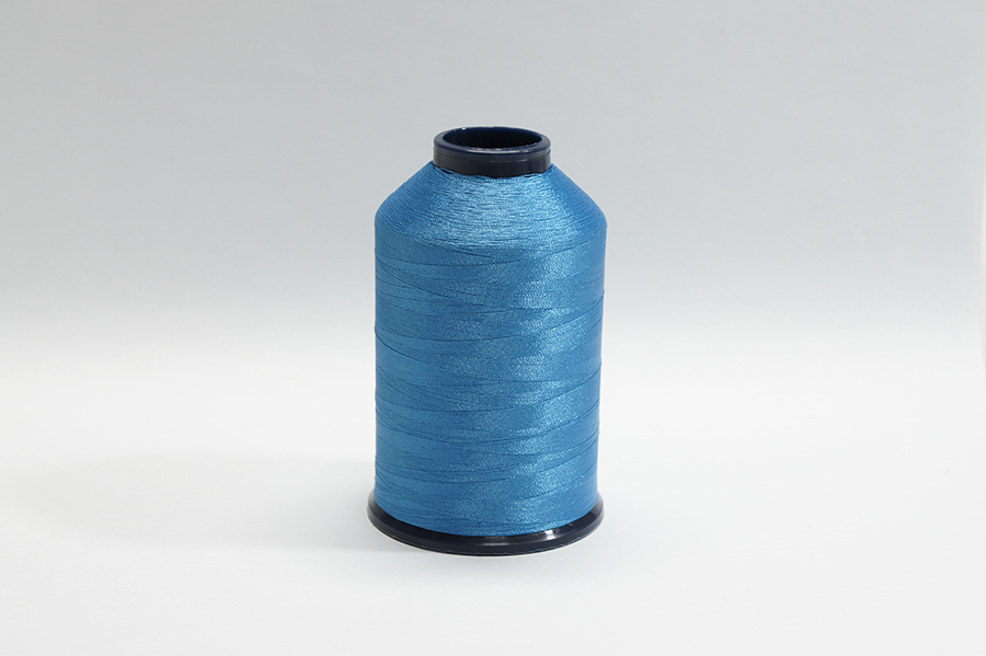 Нитки вишивальні Royal 5000 м поліестер 100% блакитний яскравий Р729