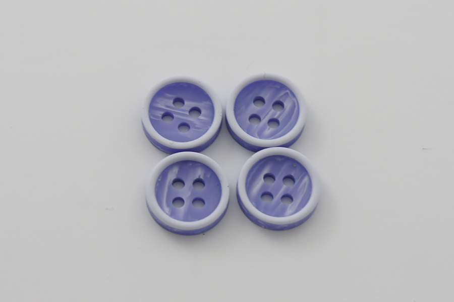 Гудзик 11 мм Mertbutton 4 отвори матовий лавандовий