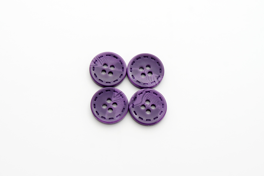 Гудзик 18 мм Mertbutton 4 отвори класичний фіолетовий ожиновий