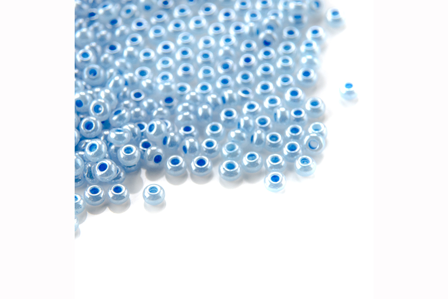 Бісер Preciosa 37136 №10 алебастр фарбована серединка блакитний блідий 2,3 мм