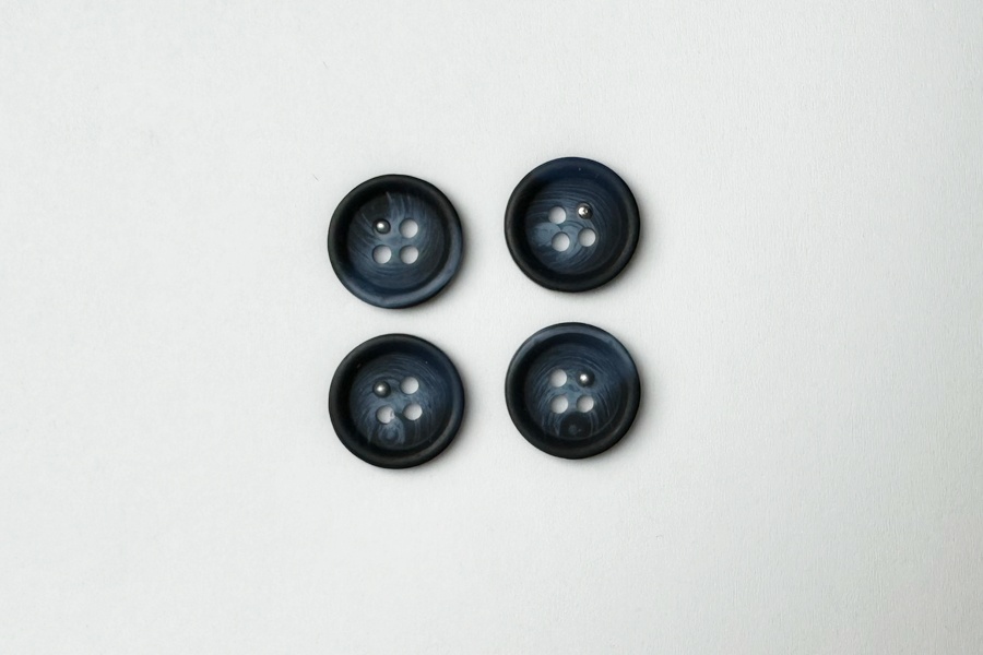 Гудзик 15 мм Mertbutton 4 отвори класичний різнокольоровий 2607-24-7