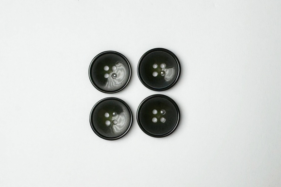 Гудзик 20 мм Mertbutton 4 отвори класичний болотний темний