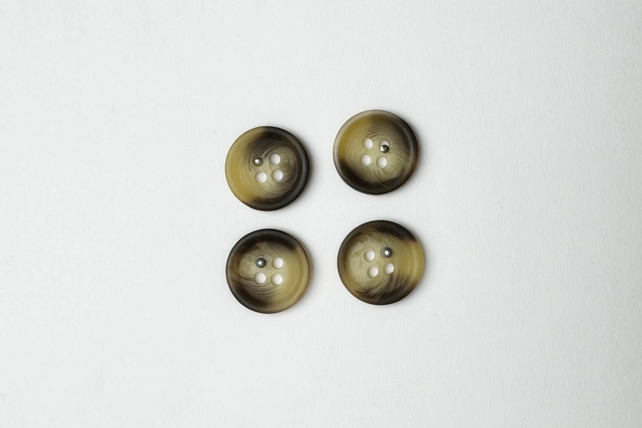 Гудзик 15 мм Mertbutton 4 отвори класичний різнокольоровий 2607-24-10