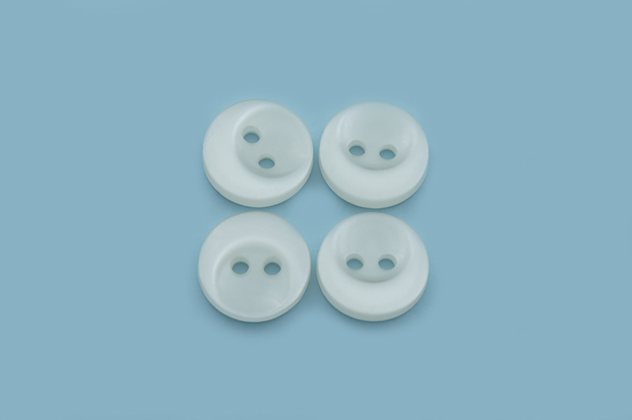 Гудзик 12 мм Mertbutton 2 отвори перламутр білий 4012-20-999