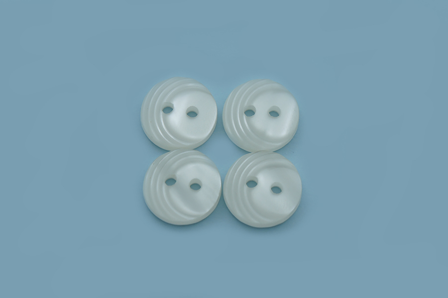 Гудзик на ніжці 13 мм Mertbutton перламутр білий 4013-20-999