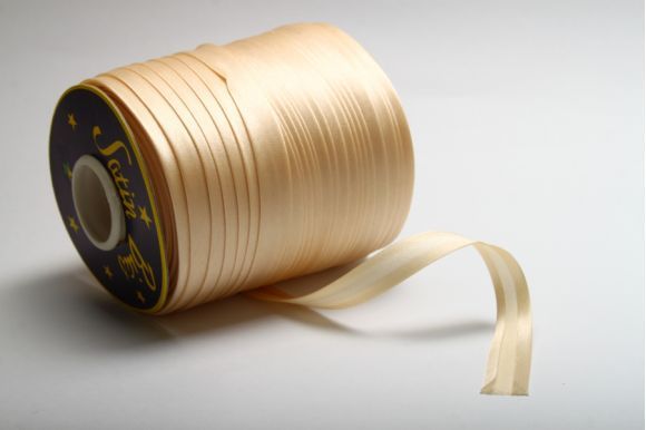 Бейка 16 мм MH сатинова (атласна), підвернута молочний яскравий