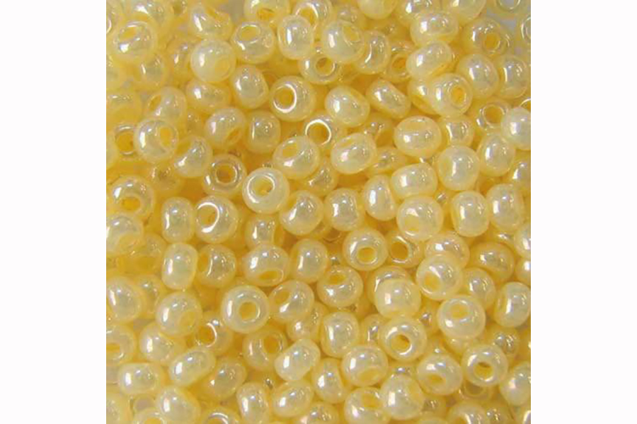 Бісер Preciosa 47113 №10 непрозорий перлина молочний 2,3 мм