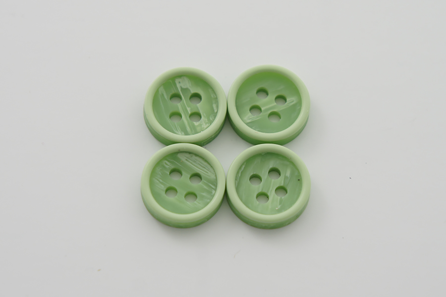 Гудзик 11 мм Mertbutton 4 отвори матовий зелений яблучний
