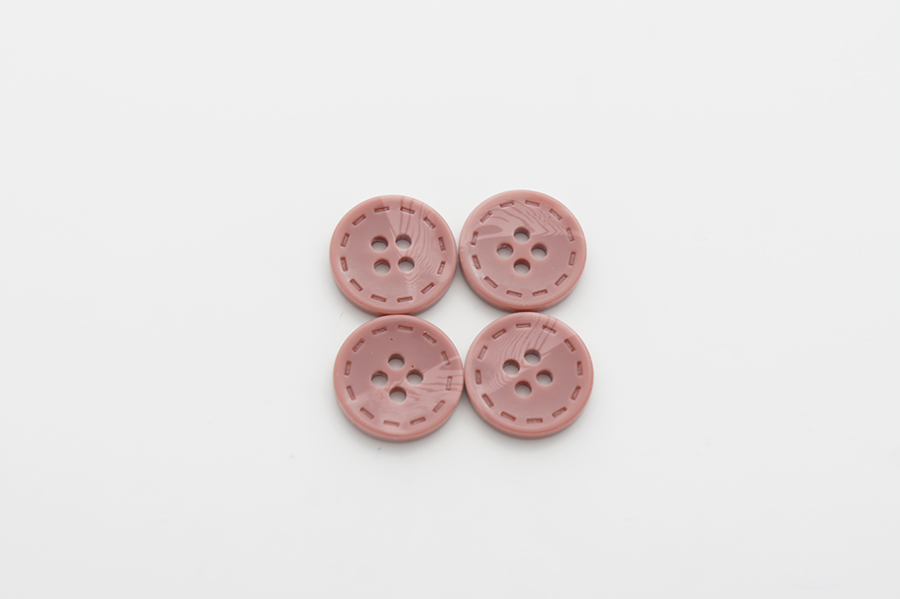 Гудзик 18 мм Mertbutton 4 отвори класичний фрезовий рожевий темний
