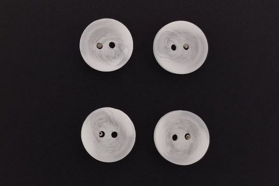 Гудзик 15 мм Mertbutton 2 отвори класичний білий