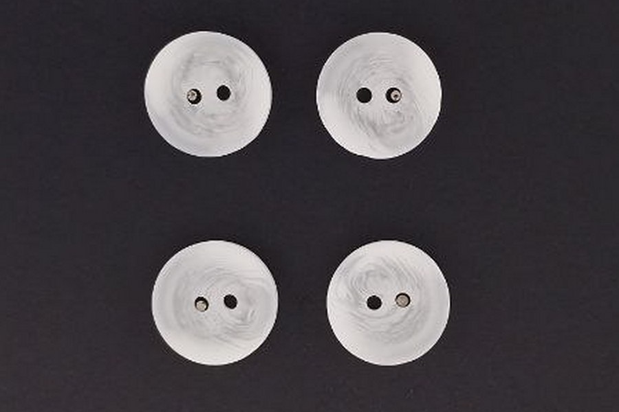 Гудзик 18 мм Mertbutton 2 отвори класичний білий