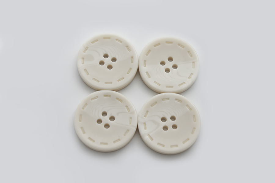 Гудзик 28 мм Mertbutton 4 отвори класичний молочний