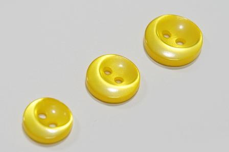 Гудзик 11 мм Mertbutton 2 отвори перламутр жовтий 4012