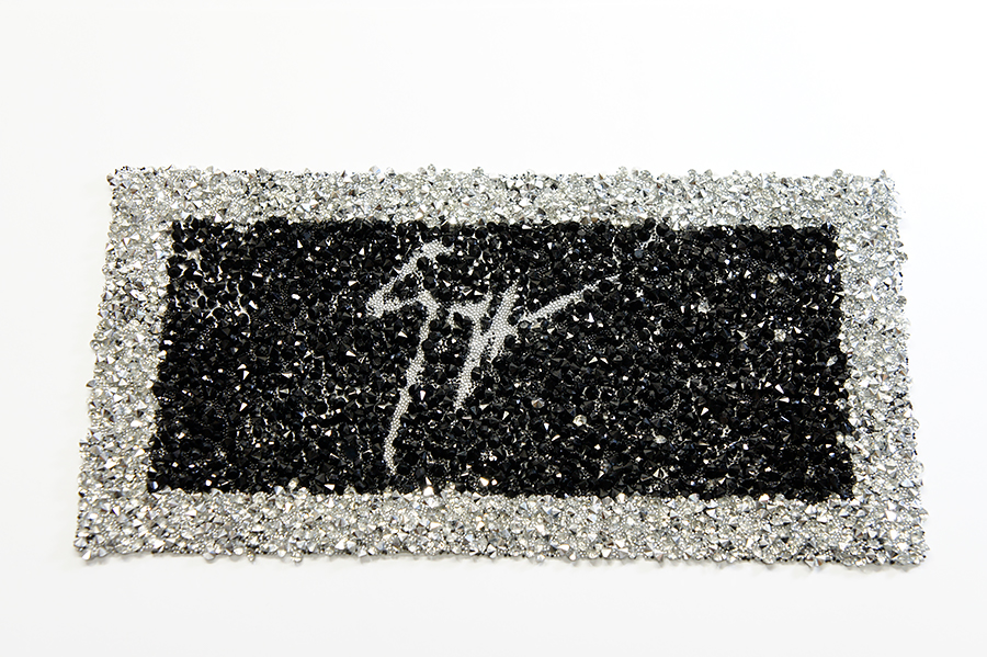 Термоаплікація зі стразами Mertbutton на силіконі 008-М